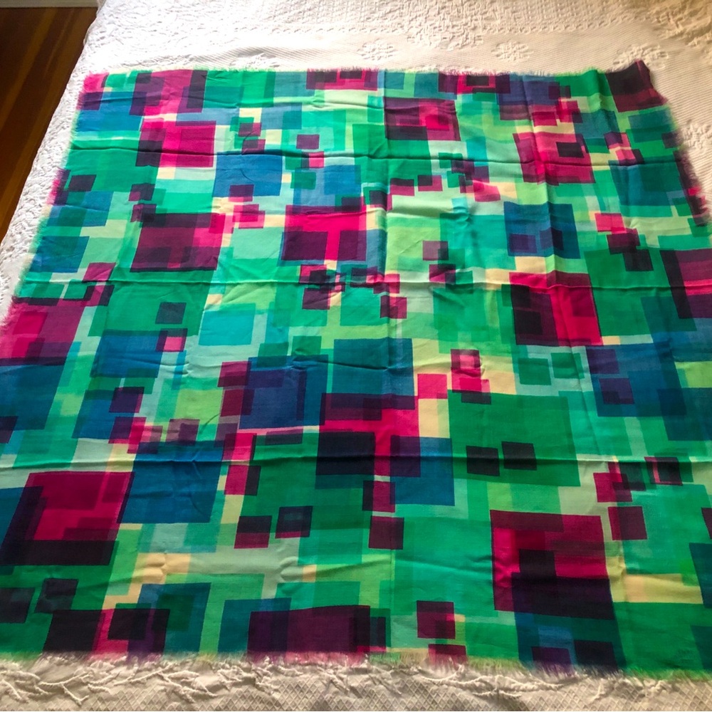 ✨As New✨Vibrant Geometric Print Square Tablecloth